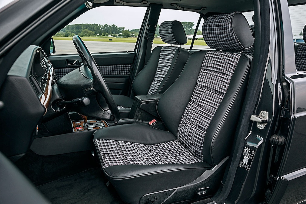 Mercedes AMG 190 E 3.2