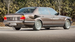 BMW 750iL (E32) Goldfisch