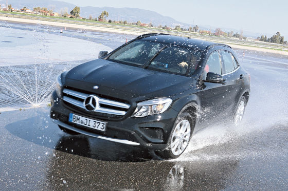 Mercedes GLA: Reifentest auf Nässe