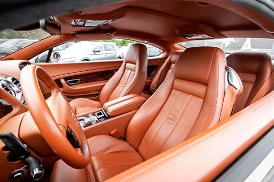 Bentley fahren zum Golf-Preis