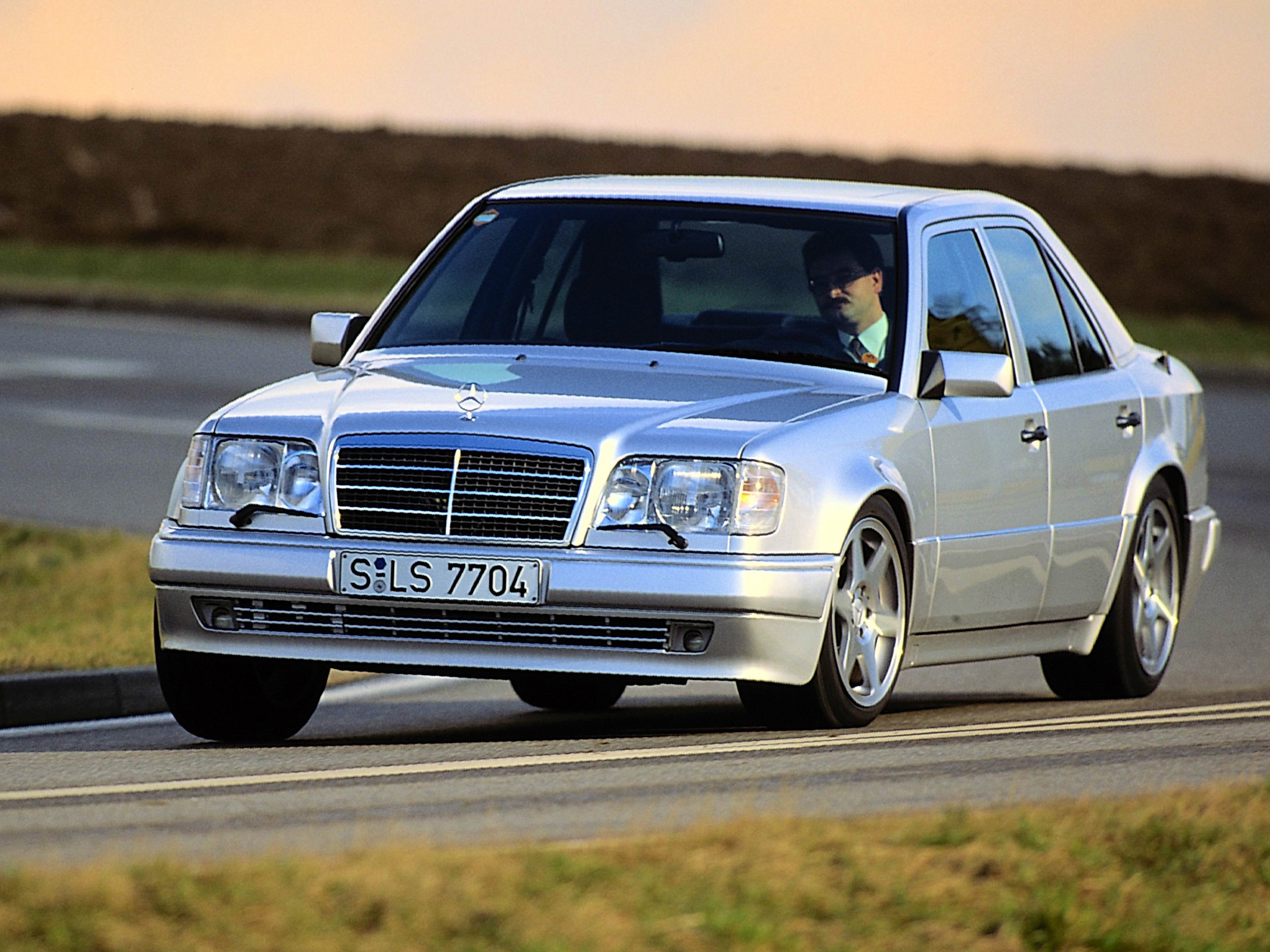 Mercedes e500 store w124