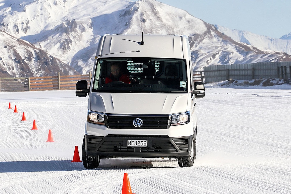 VW Crafter Kasten Ganzjahresreifen Format 235/65 R 16 C