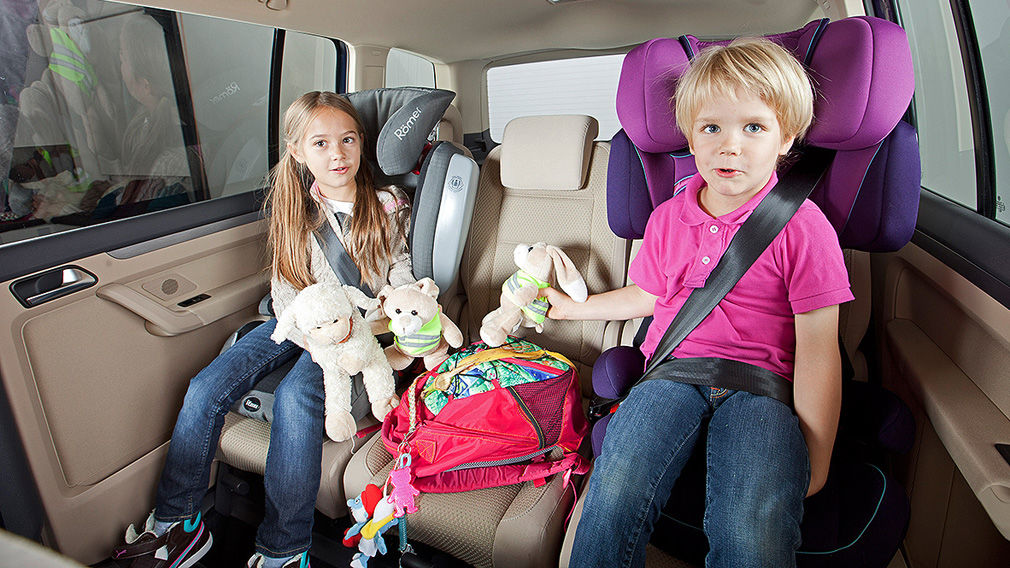 ÖAMTC-Test zeigt: Kopfstützen im Auto verbessern Sicherheit von  Kindersitzen bei Heckaufprall