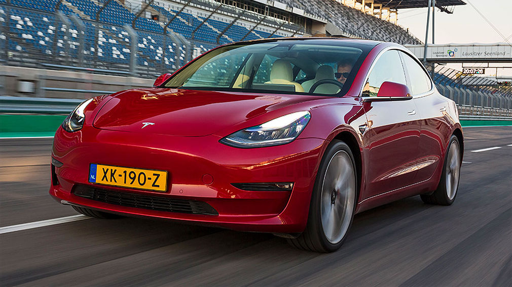 Tesla Model 3: So schlägt sich das Model 3 auf der Rennstrecke - AUTO BILD