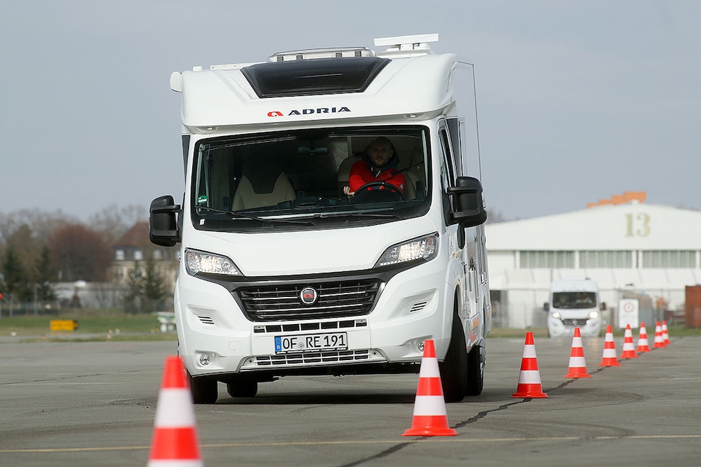 Adria, Hobby, LMC: Kompakte Teilintegrierte im Wohnmobil-Test