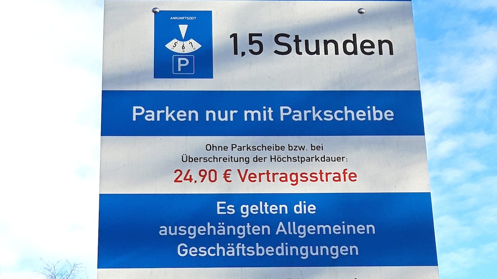 Supermarkt-Parkplatz Schild fürs Parken
