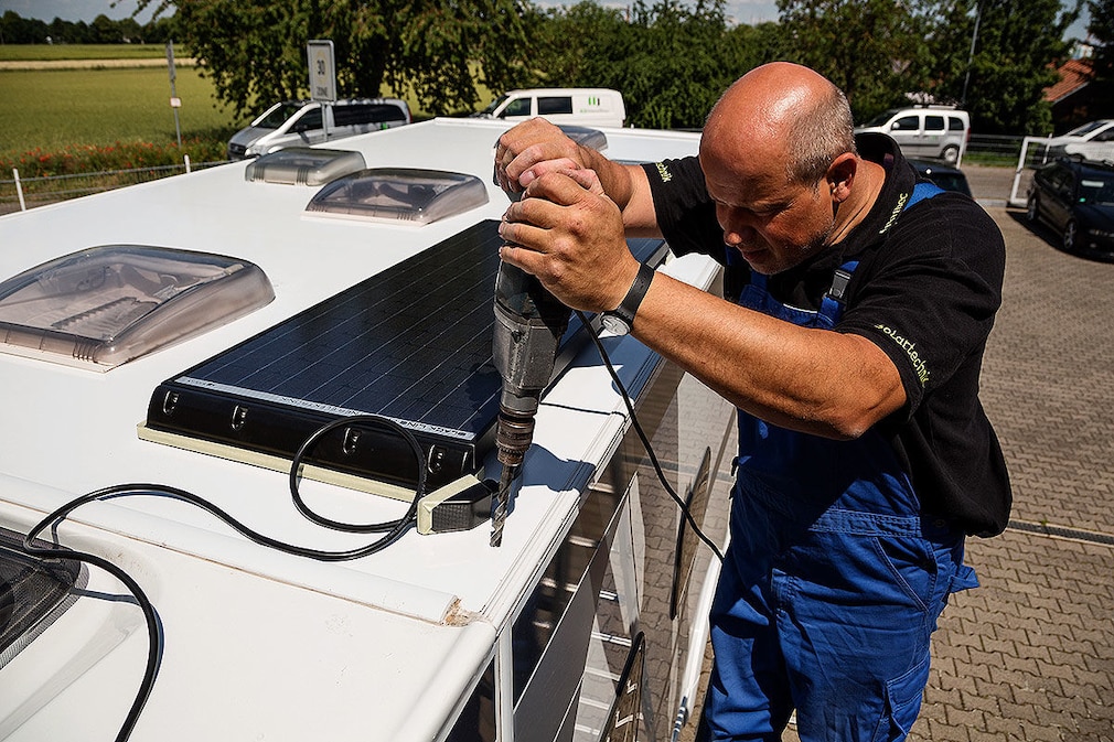 Solaranlage beim Wohnmobil nachrüsten: So geht's! - AUTO BILD