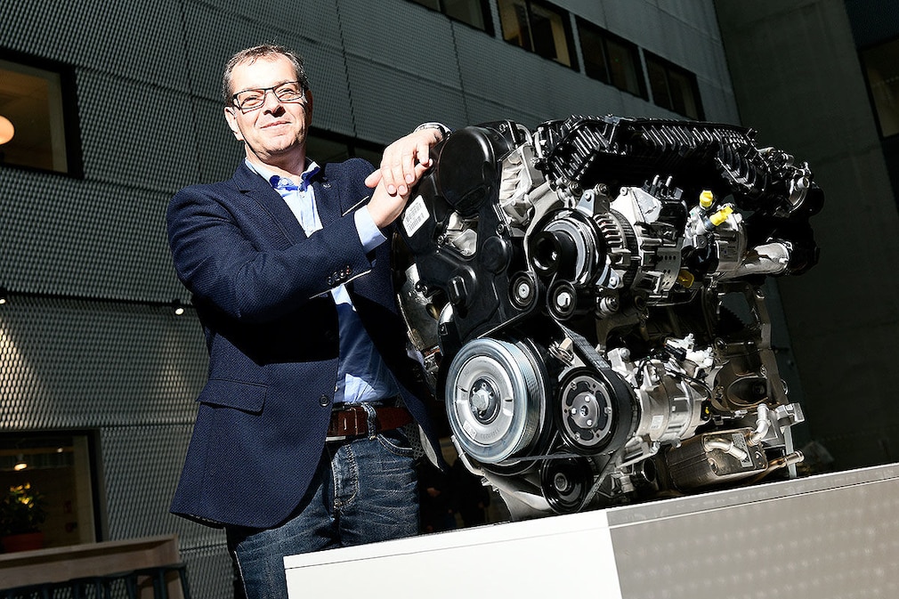 Volvo XC90 B6