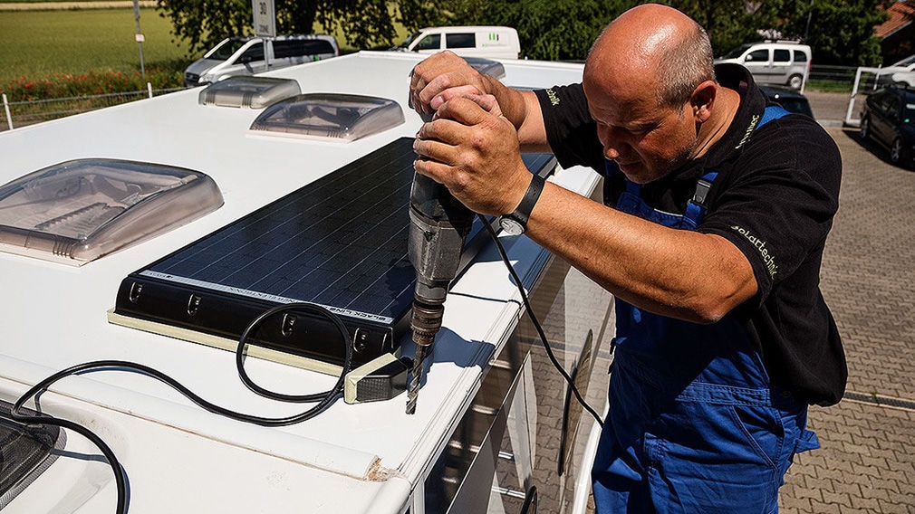 Solaranlage beim Wohnmobil nachrüsten: So geht's! - AUTO BILD