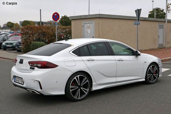 Erlkönig zeigt neue Insignia-Front