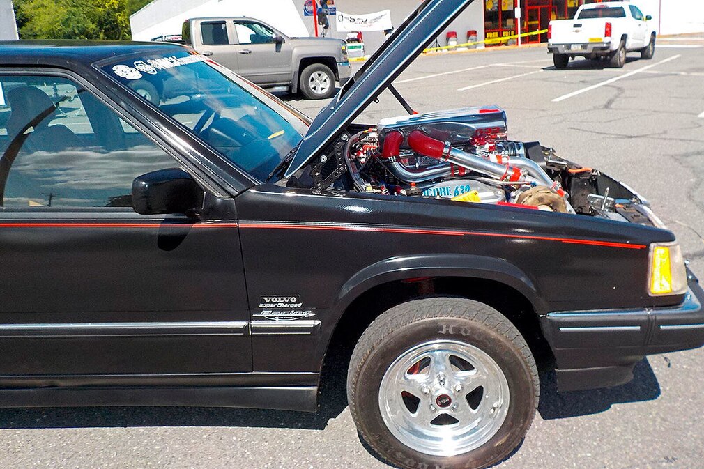Volvo 960: Krasser Monster-Dragster
