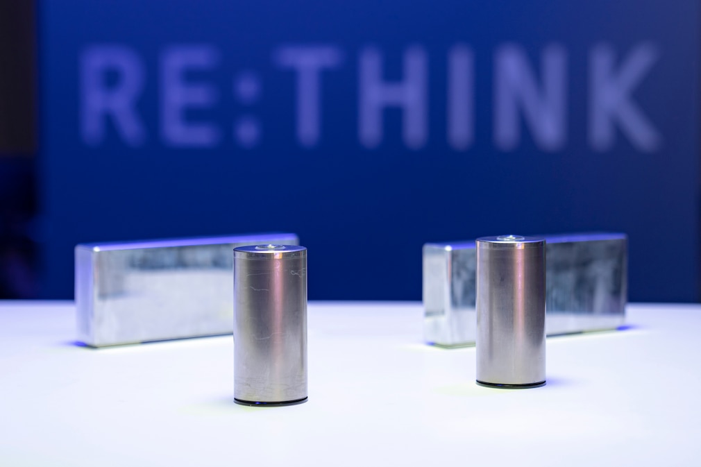 Innovative BMW Batteriezellen im Rundformat - symbolhafte Zelle