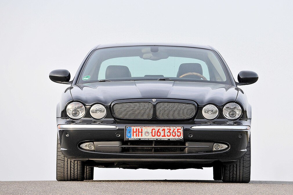 Jaguar XJR