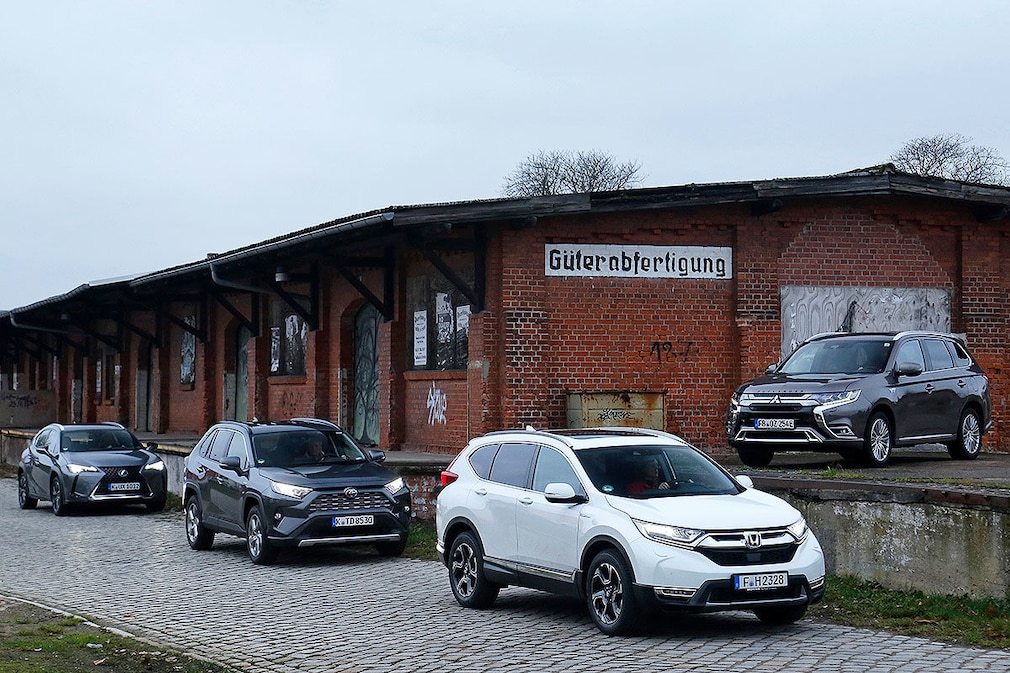 Honda CR-V Lexus UX Mitsubishi Outlander Toyota RAV4