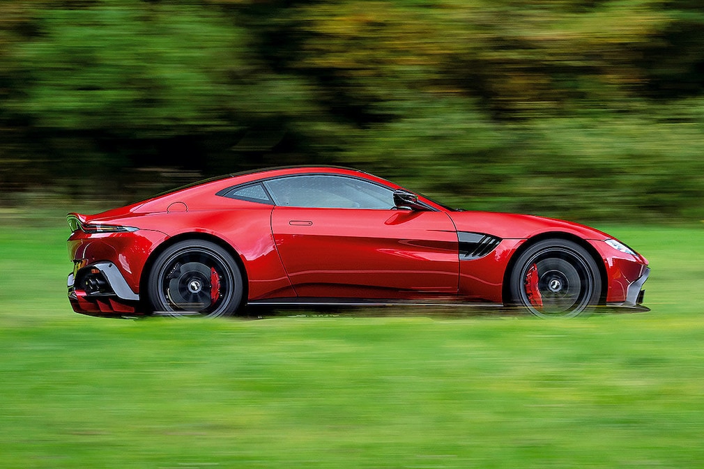 Aston Martin Vantage AMR