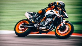 KTM 890 Duke R: Naked-Bike mit 121 PS!