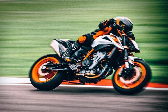 KTM 890 Duke R: Naked-Bike mit 121 PS!