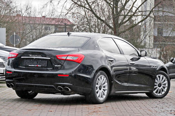Maserati fahren zum Prius-Preis