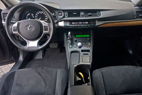 Sparsamer Golf-Konkurrent von Lexus