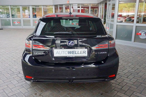 Sparsamer Golf-Konkurrent von Lexus