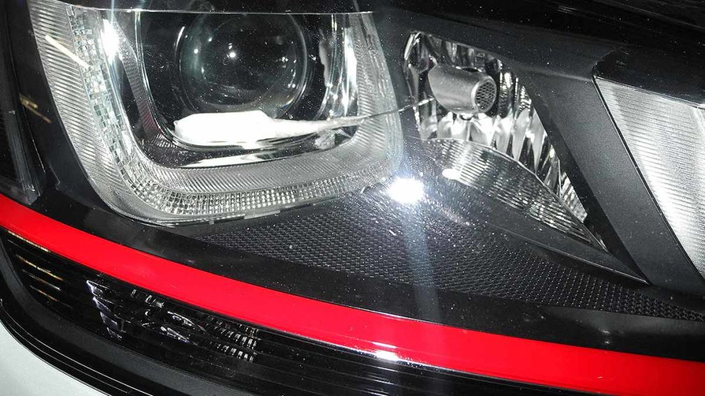 Probleme mit Golf 7 Xenon-Scheinwerfern – so reinigt man Linsen - AUTO BILD