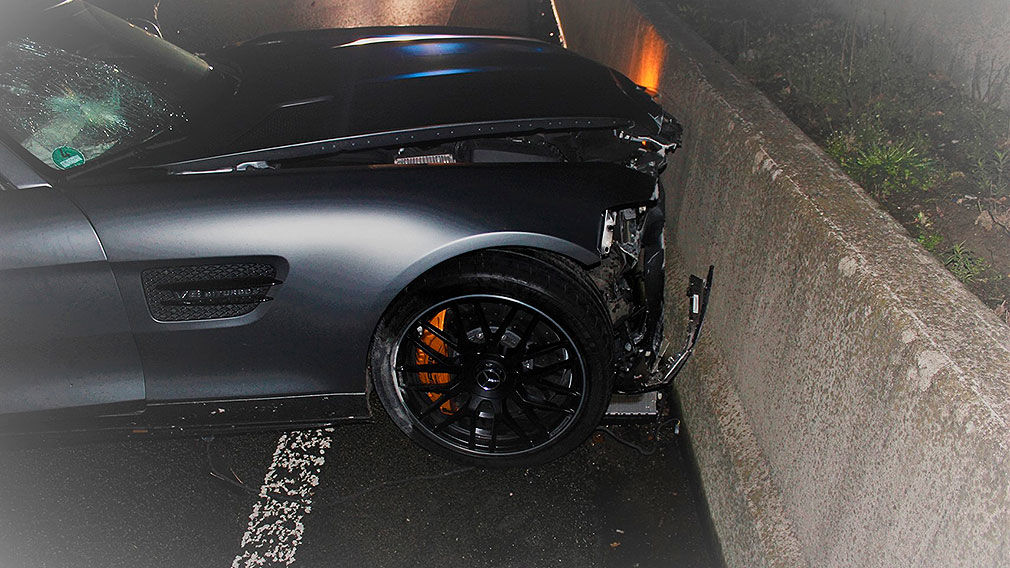 Mercedes-AMG GTS: Crash auf A40