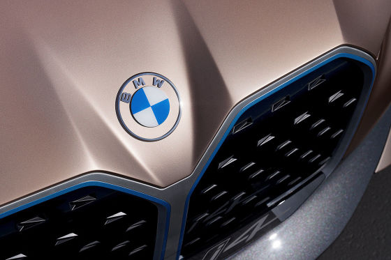 BMW Logo wird minimalistisch