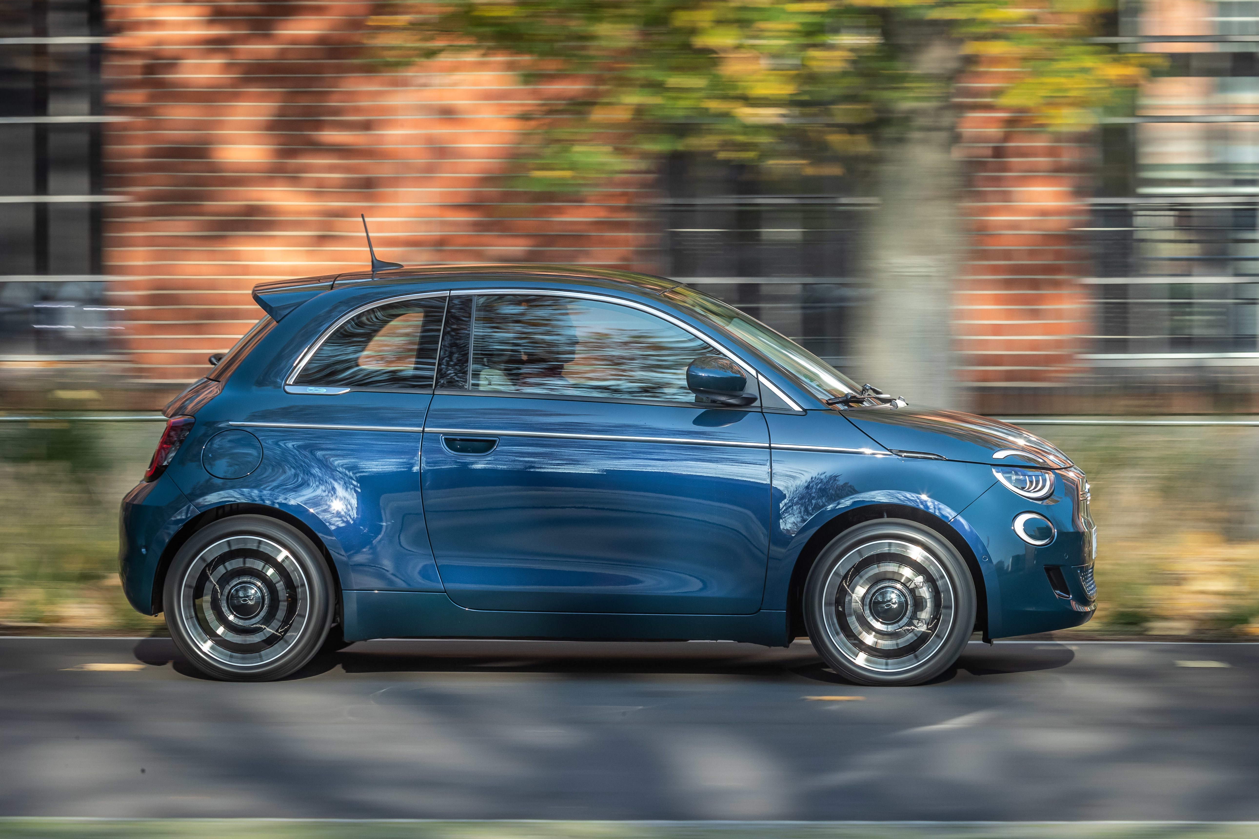 Die neue Generation des Fiat 500 gibt es nur noch als Elektroauto - AUTO  BILD
