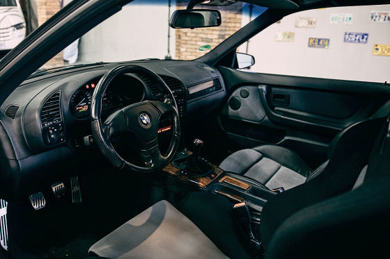 Absolut irrer E36 Compact mit 4,7 Liter V8!