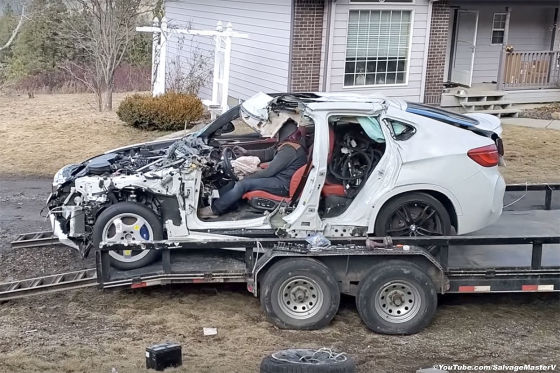 Dieser zerstörte BMW X6 M fährt noch