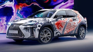 Lexus UX mit Tattoo