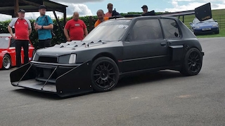 Peugeot 205 GTi mit zwei V6-Motoren und 485 PS