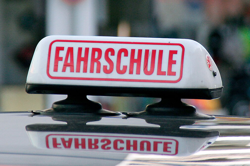 Fahrschulschild