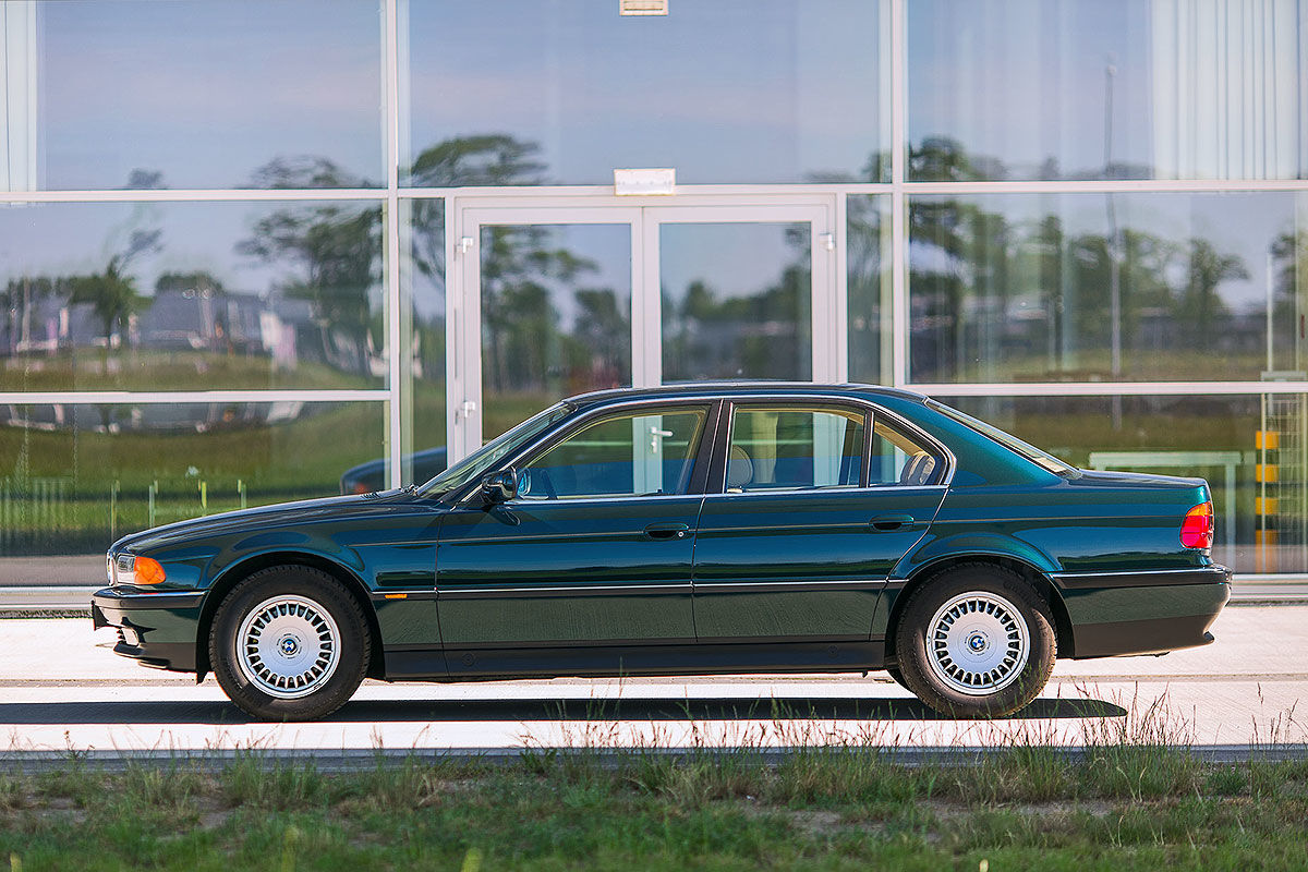 Unglaublich: So teuer ist der BMW 740i aus der Luftkapsel! - AUTO BILD
