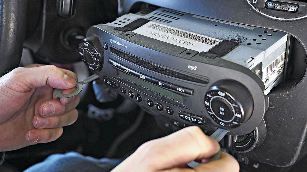 Autoradio einbauen: Radio richtig anschließen Autoradio einbauen: Radio richtig anschließen