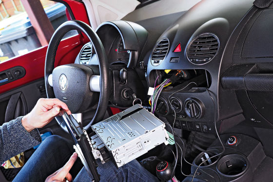 So wird ein neues Radio eingebaut