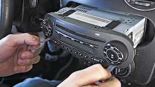 Autoradio einbauen: Radio richtig anschließen