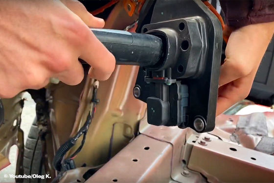Dieser Schrott-Tesla fährt noch!