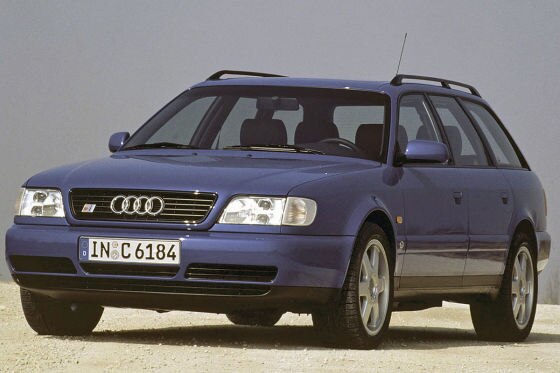 Audi S6 knallt über geschlossene Skipiste