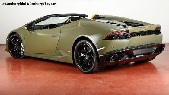 Huracán im Militär-Look zu verkaufen