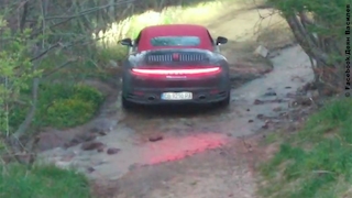 Porsche 911 (992) Carrera 4S Cabrio: Offroad-Tour