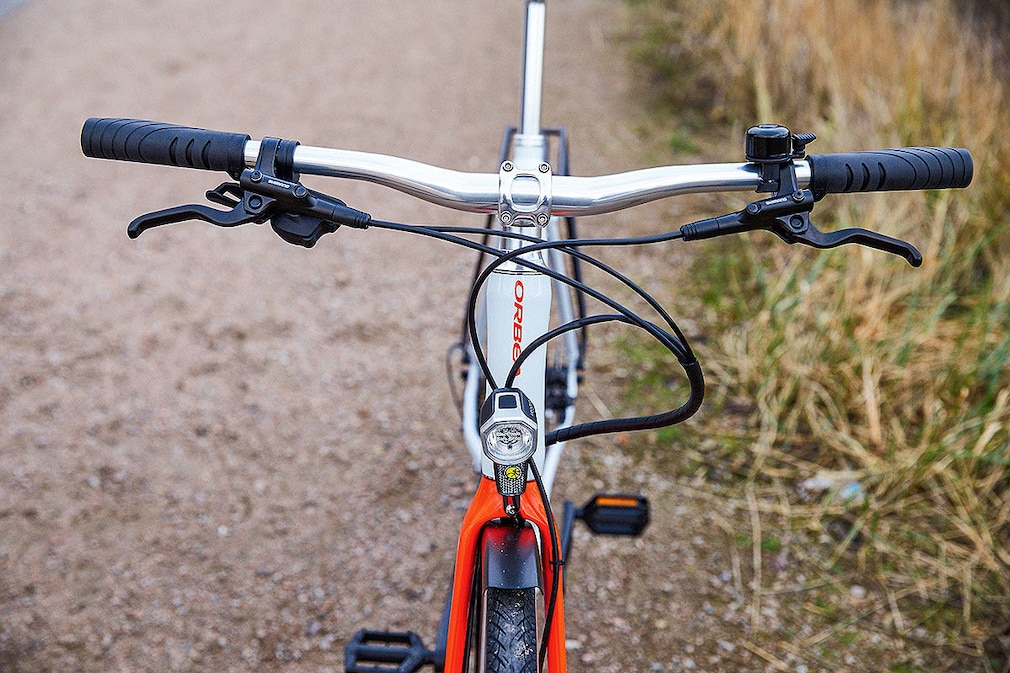 Acht Trekkingräder im Vergleich