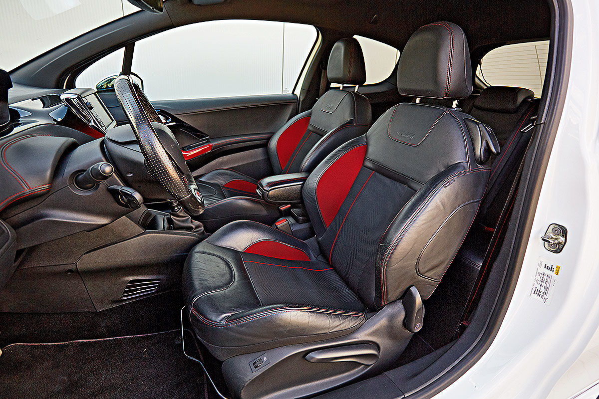 Gebrauchtwagen Test Peugeot 208 Gti Bilder Autobild De