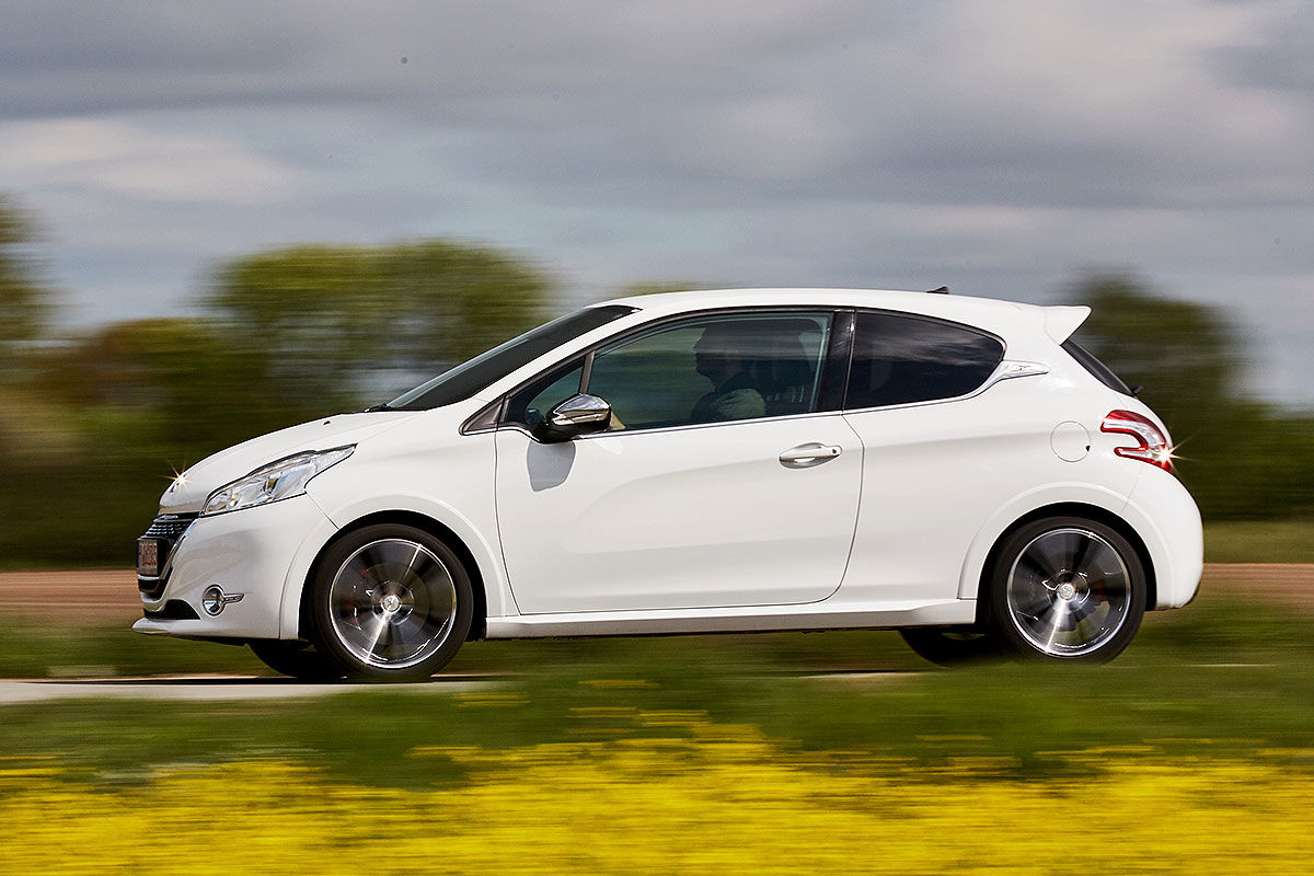 Gebrauchtwagen Test Peugeot 208 Gti Bilder Autobild De