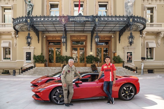 Leclerc rast im Ferrari durch Monaco