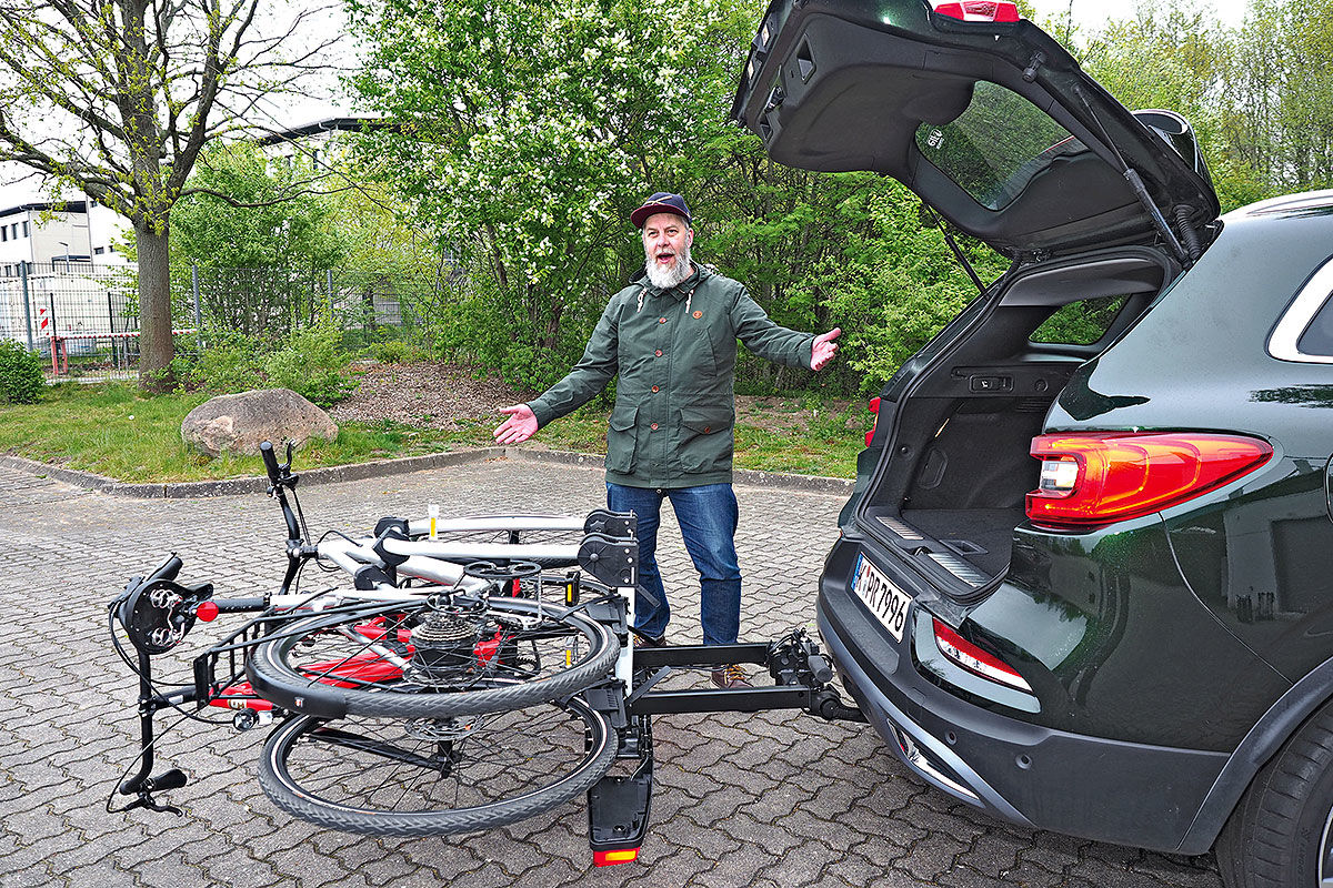Test: Fahrradträger für die Anhängerkupplung - AUTO BILD