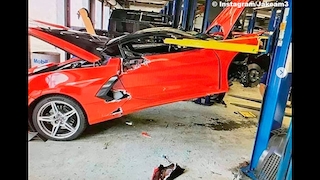 Corvette C8 kracht von Hebebühne  Besitzer wütet!