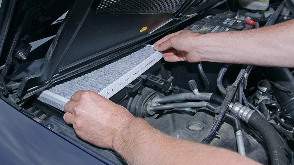 Luftfilter im Auto reinigen und wechseln