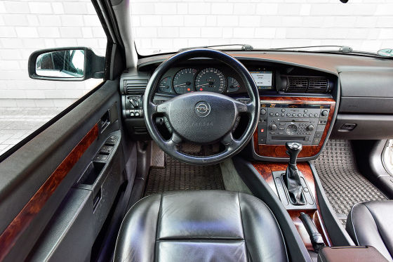 Opel Omega 3.0 V6