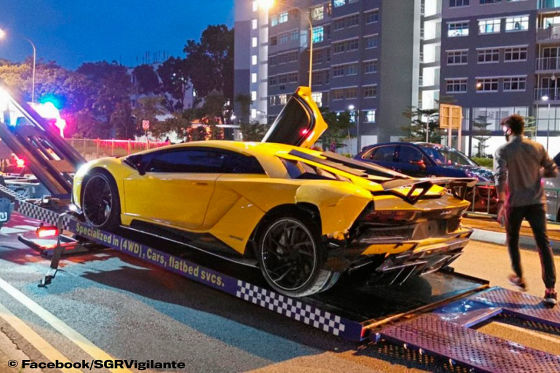 Idioten crashen Zwillings-Lambos